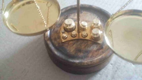 Balance scales. Brass                                            nb7