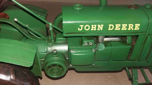 John Deere metal model tractor 1/16 scale