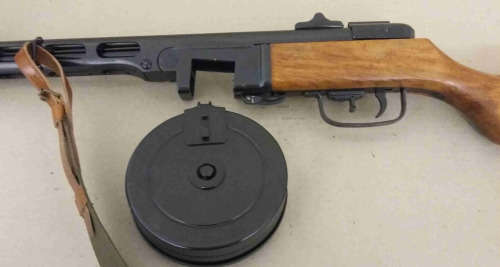 PPSh-41 sub-machine gun with belt, Soviet Union 1941 Non functional replica