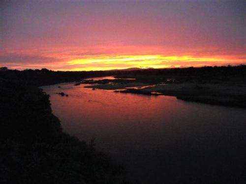 Ngwenya Lodge on the river 1st - 8th December 2 rooms sleeps 6