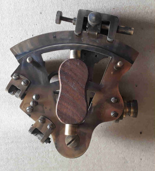 Sextant solid brass in Rosewood case                                     nb8
