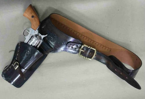 .45 Caliber Cavalry Revolver + Leather Holster + Catridge Belt. Replica pistol.