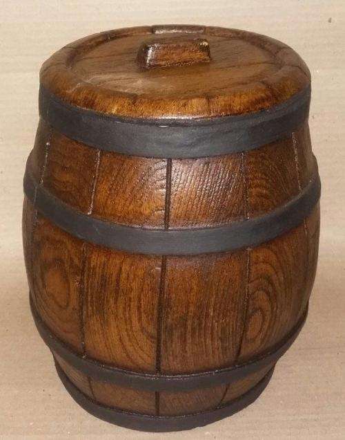 Unbranded ice bucket.