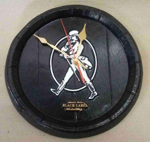 Johnnie Walker barrel end clock. 26,5cm Diameter.