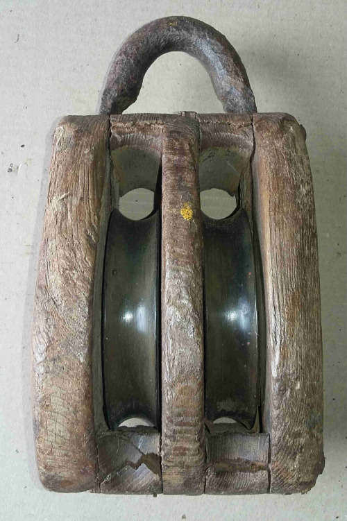 Ship sail rigging pulley