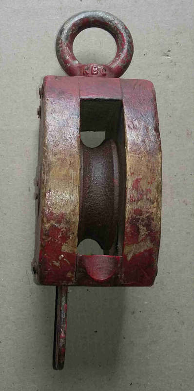 Ship sail rigging pulley
