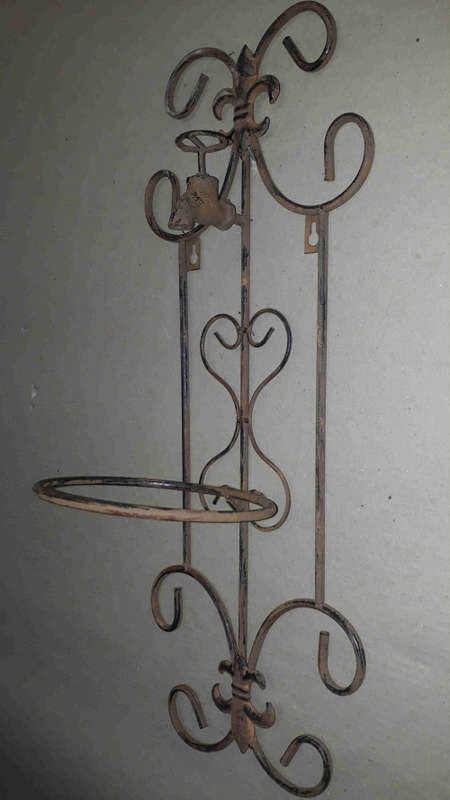 Garden. Wall hanging flower pot holder.