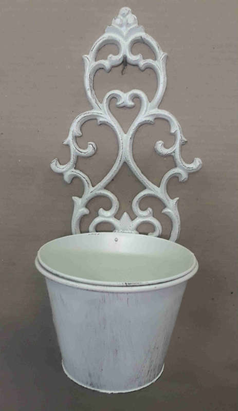Garden. Wall hanging flower pot.