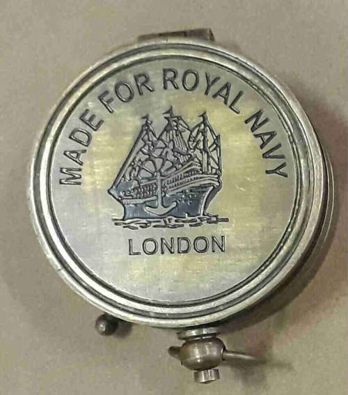 Pocket sundial compass