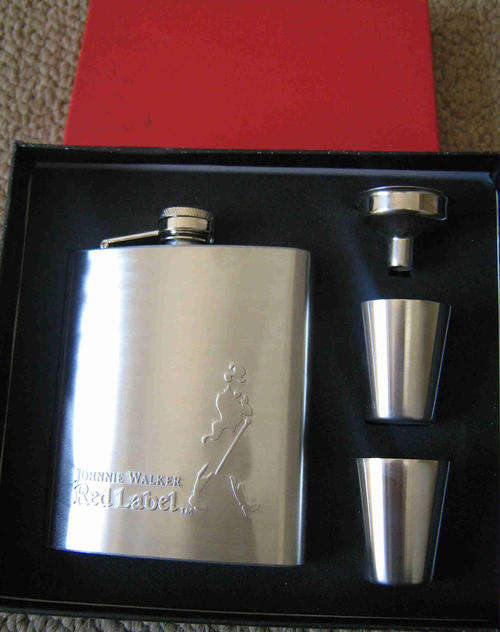 Johnnie Walker stainless 200ml steel hip flask. Gift box presentation         nb12