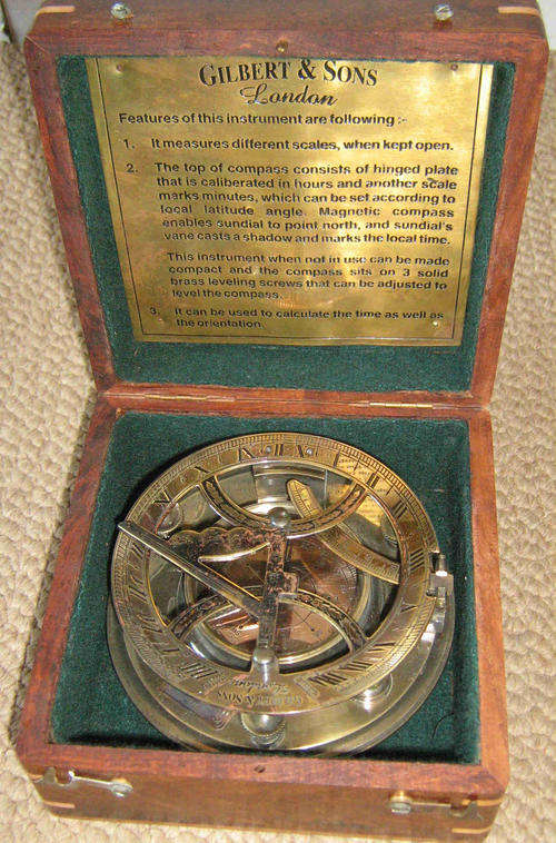 Nautical sundial/compas, Gilbert. 12.5cm in beautiful rosewood gift box