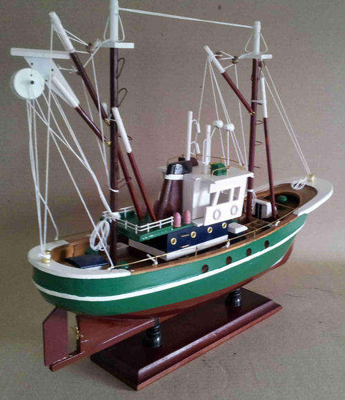 Trawler.  Model fishing boat, great detail. Pre-built                                          md1