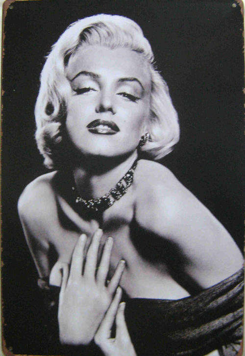 Marilyn Monroe distressed metal sign                                                         mt28