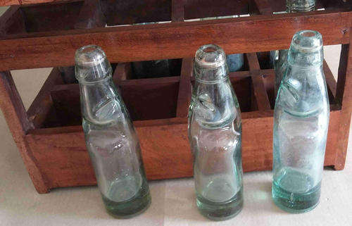 Wood crate with 8 antique bottles                       bd4