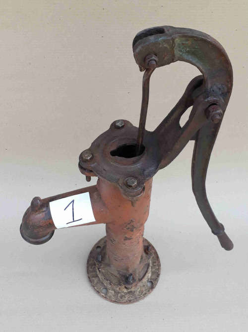 Well/bore hole pump. Really old no 1