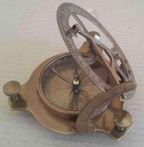 Sundial compass