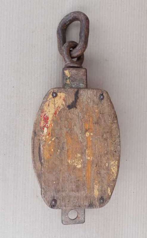 Vintage Wooden single Pulley. OLD