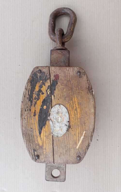 Vintage Wooden single Pulley. OLD
