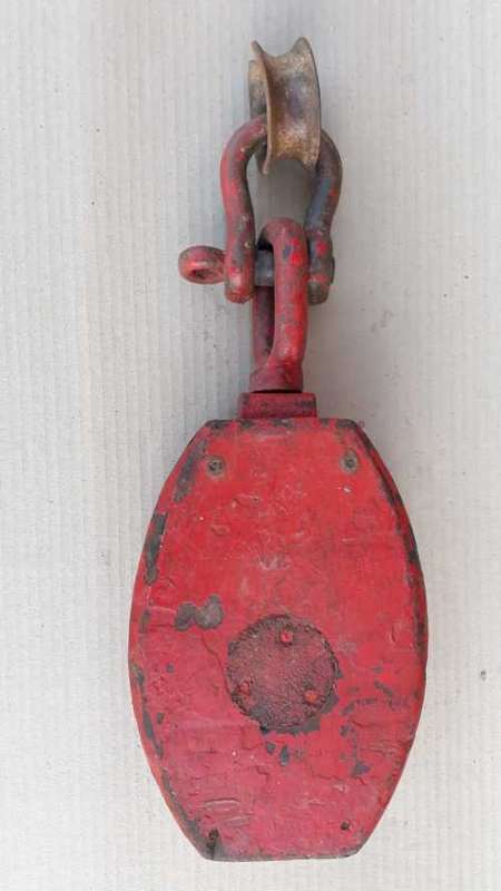 Vintage Wooden single Pulley. OLD