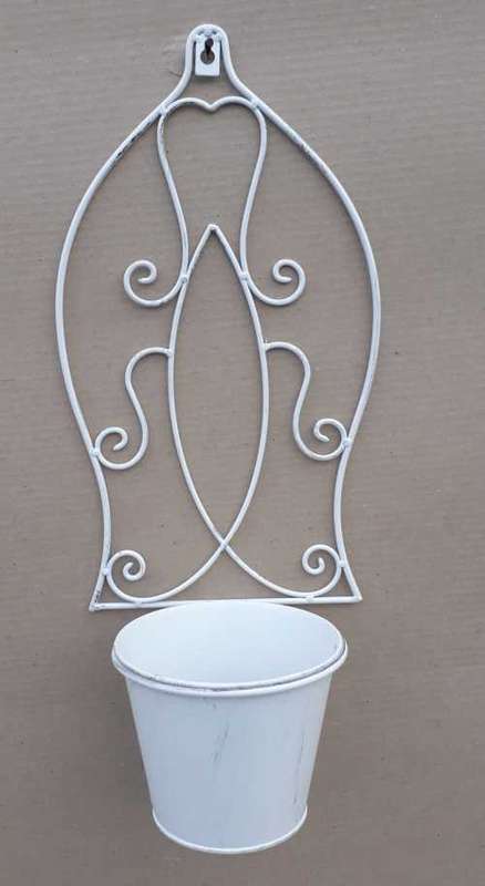 Garden. Wall hanging flower pot holder.