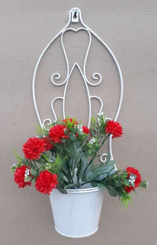 Garden. Wall hanging flower pot holder.