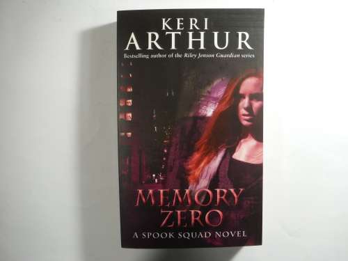 Keri Arthur - Memory Zero (A Spook Squad Novel) SOFTCOVER
