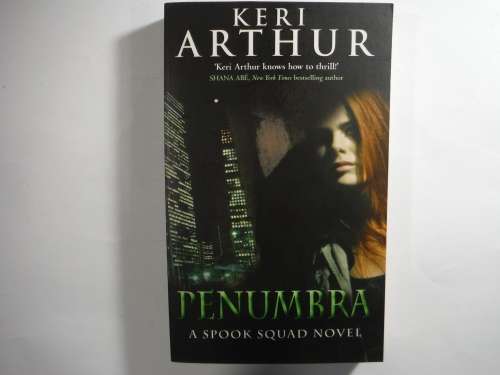 Penumbea- Keri Arthur ( A Spook Sqaud Novel) SOFTCOVER
