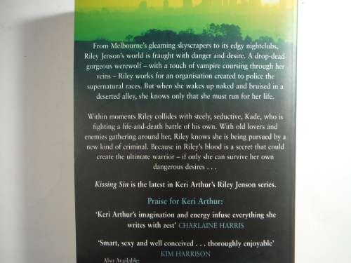 Kissing Sin- Keri Arthur (PAPERBACK)