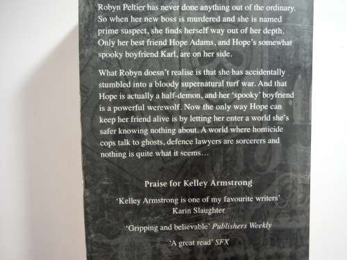 Living with the Dead - Paperback - Kelly Armstrong ( Sci-Fi Novel)