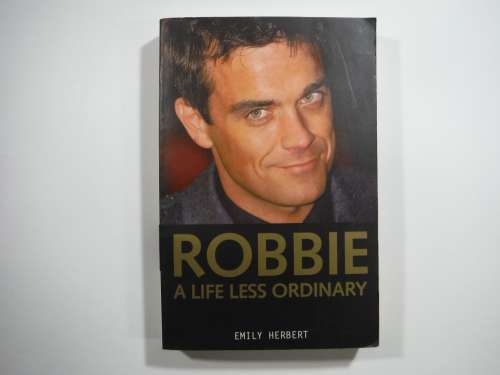 Robbie: A Life Less Ordinary - Paperback - Emily Herbert
