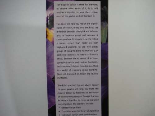 Colour in your Garden all year round - Softcover - Nancy Gardiner