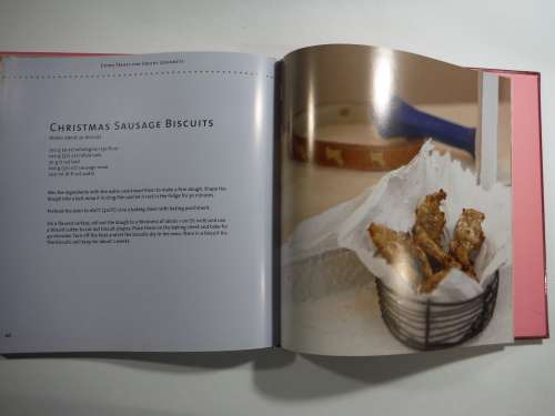 Doggie Biscuits: Healthy Homemade Treats (HARDCOVER)