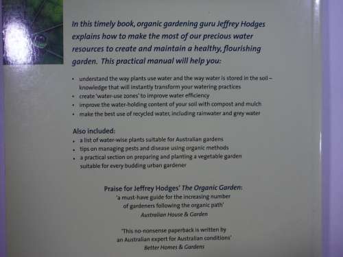 The Water-Wise Garden : How to grow healthy plants using less water: Jeffrey Hodges- SOFTCOVER