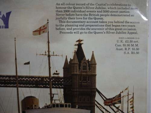 We Want The Queen - Hugo Vickers (SOFTCOVER)