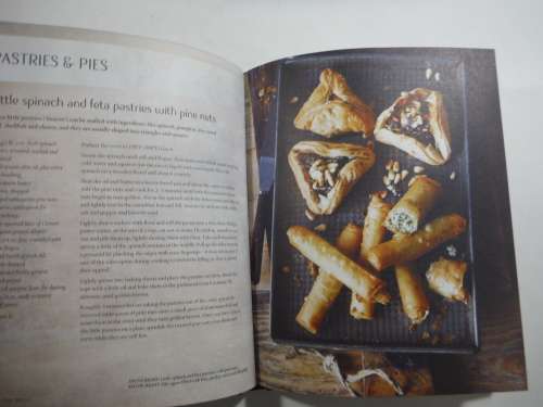 Mezze Small Plates to Share - Ghillie Basan( HARDCOVER)