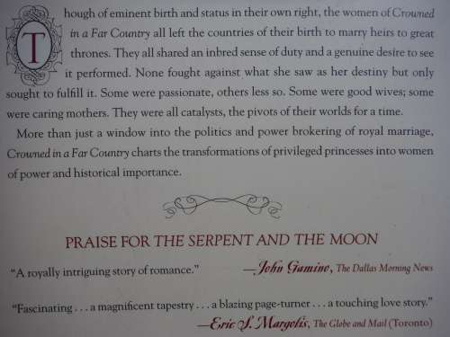 Crowned in a Far Country : Portraits of Eight Royal Brides - Paperback - Princess Michael of Kent