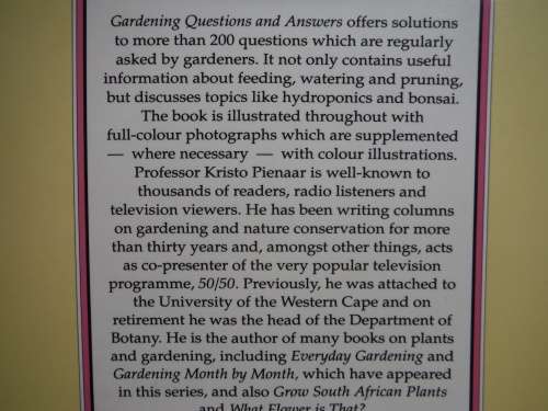 Down to Earth : Gardening Questions and Answers - Softcover - Kristo Pienaar