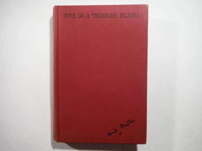 Five on a Treasure Island - Hardcover - Enid Blyton