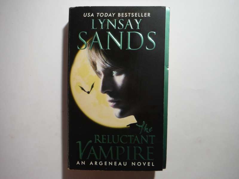 The Reluctant Vampire : An Argeneau Novel - Paperback - Lynsay Sands