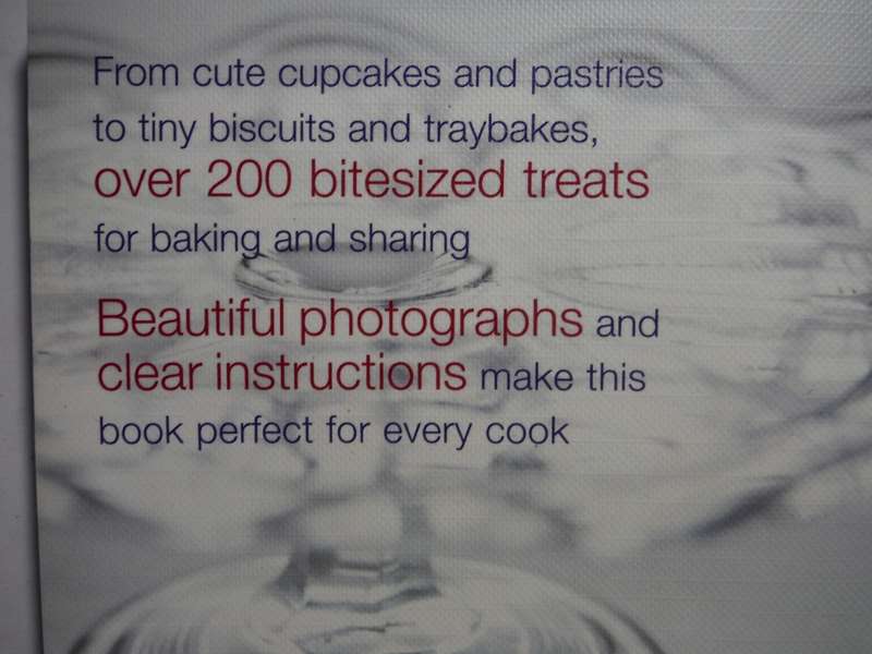 Hamlyn All Colour Cookbook : 200 Mini Cakes & Bakes - Softcover