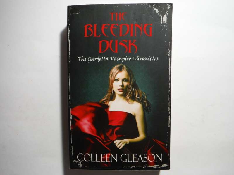 The Bleeding Dusk : The Gardella Vampire Chronicles - Paperback - Colleen Gleason