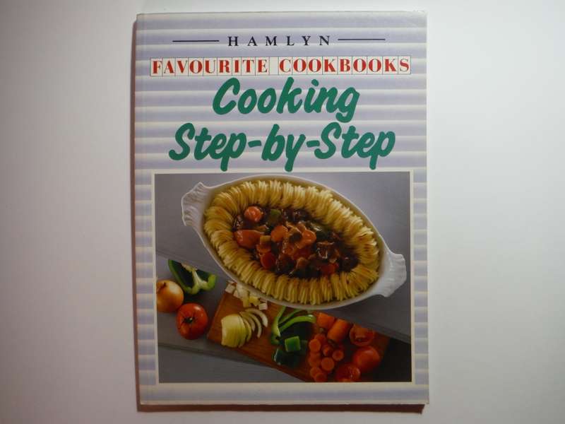 Hamlyn Favourite Cookbooks : Cooking Step-by-Step - Softcover