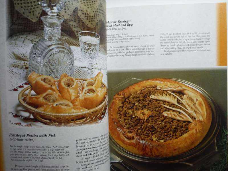 Russian Cuisine : 130 Recipes - Softcover - Lydia Liakhovskaya