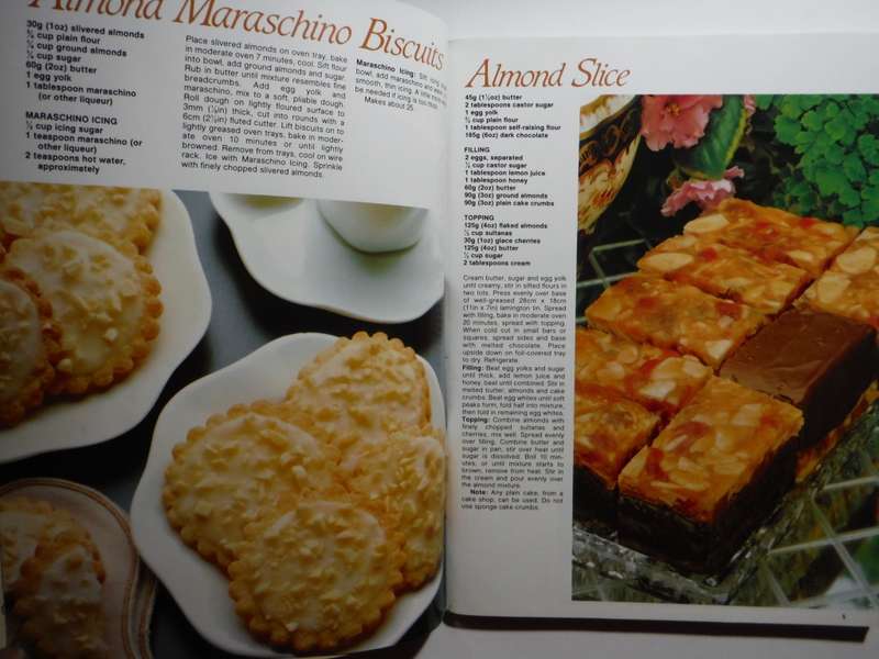 The Australian Women`s Weekly : The Big Book of Beautiful Biscuits - Softcover