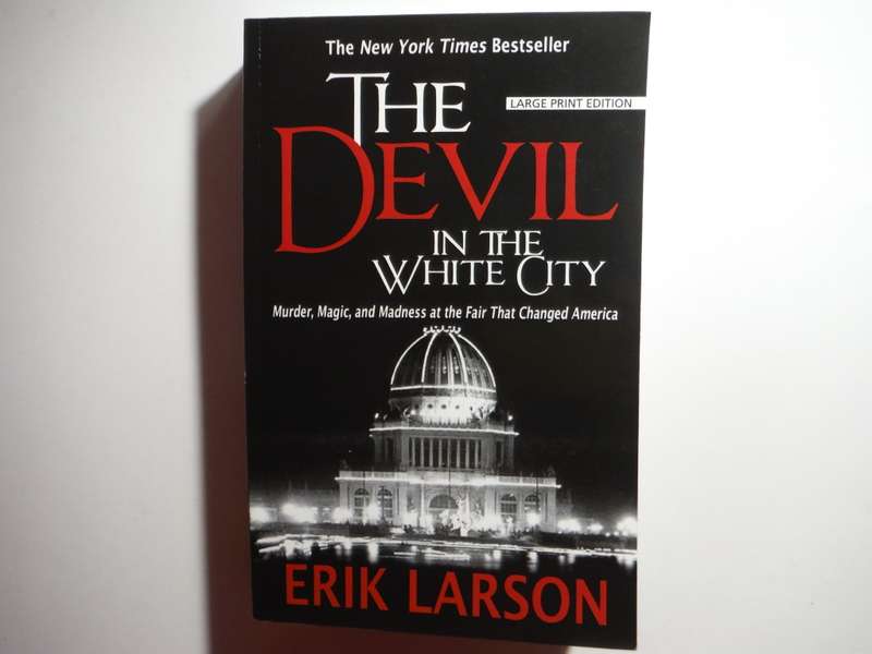 The Devil in the White City - Paperback Large Print Edition - Erik Larson