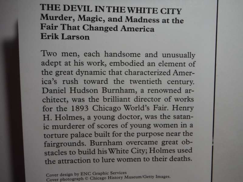 The Devil in the White City - Paperback Large Print Edition - Erik Larson