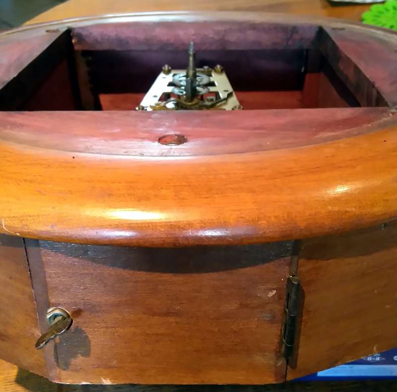 Station clock, working condition.