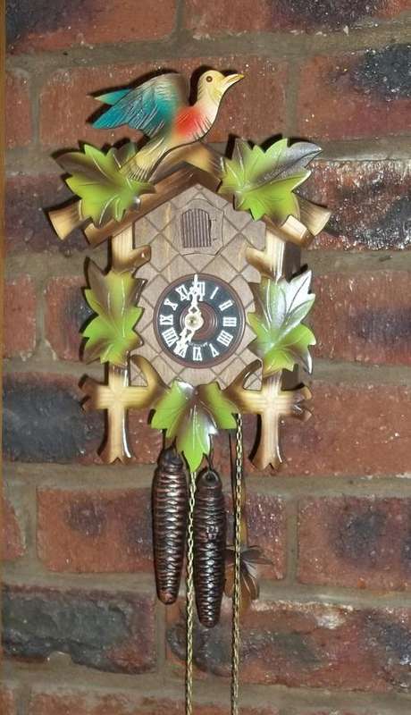 Beautiful Schneider Cuckoo clock. 29cm x 20cm. Very good working condition.