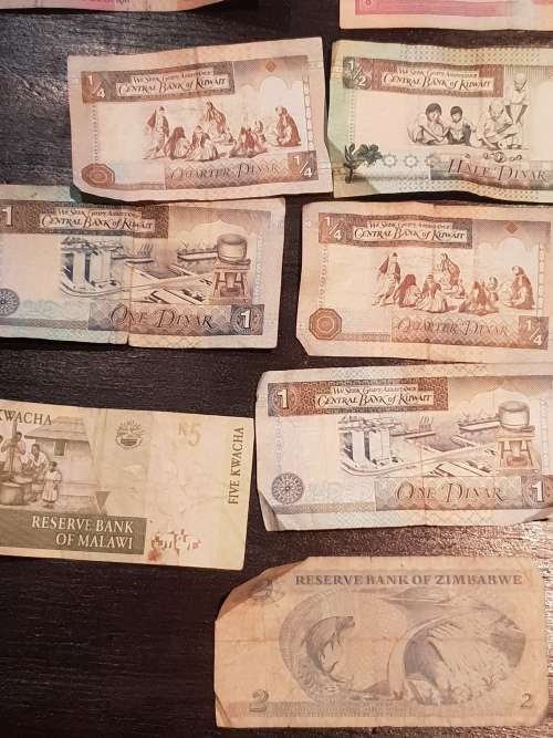 Collection of 33 Circulated banknotes from around the world