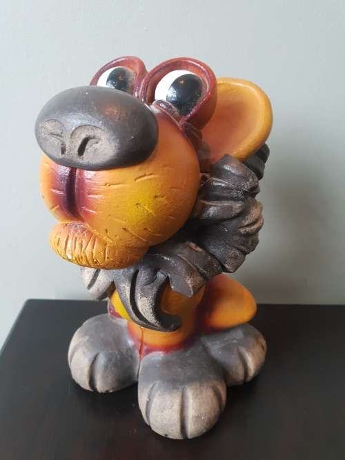 Crazy Clay Made in South Africa Collectible!! Famous Knysna Factory!! Crazy R1